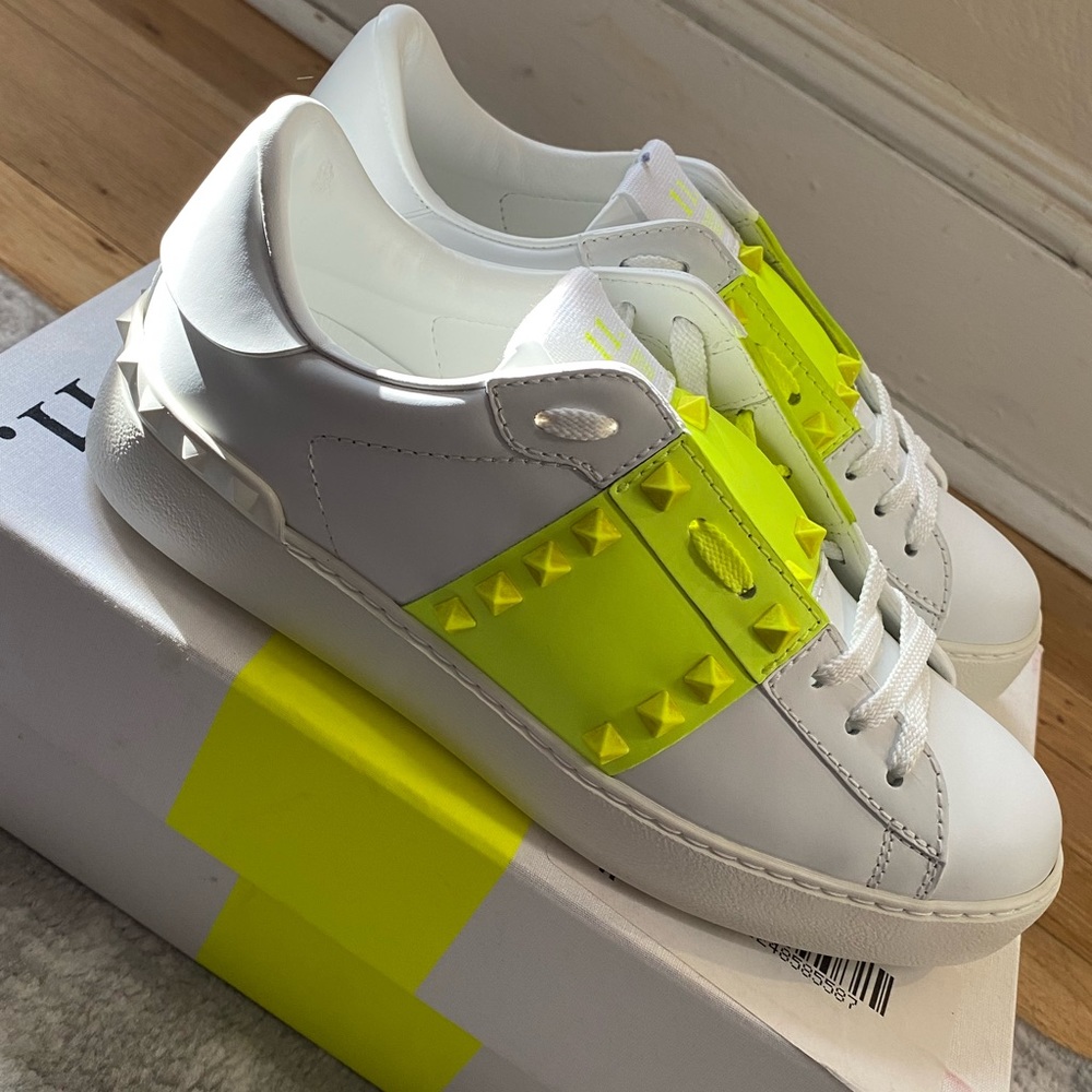 NEW Valentino Garavani sneakers